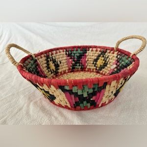 🌶️ Cute multi colored wicker basket.
